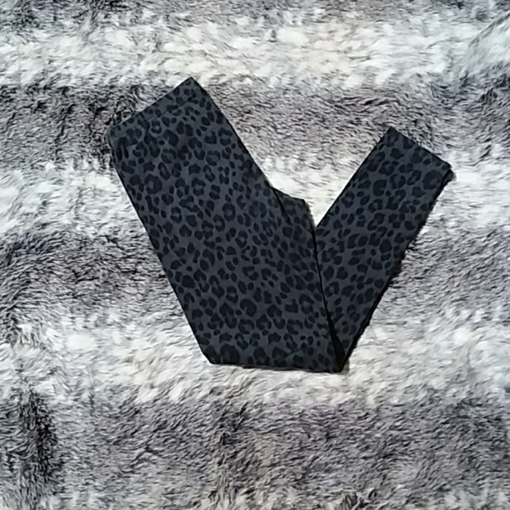 Grey leopard leggings